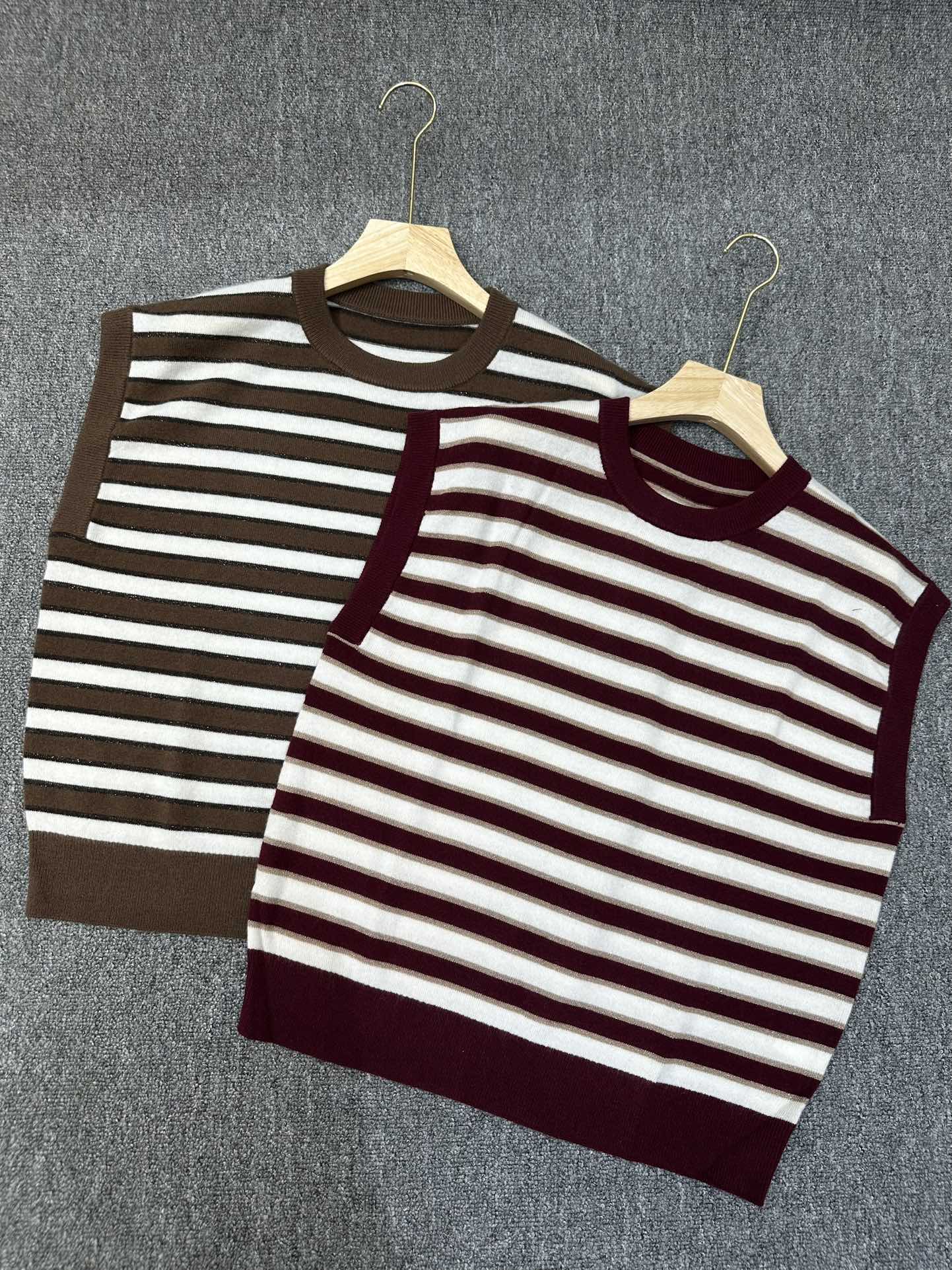 NO:448632,BC 25aw series round neck striped gold silk cashmere vest wool cashmere blend fabric soft glutinous warm texture high-quality simple items two-color sml, alexander wang19860909BC 25aw 系列款 圆领条纹金丝羊绒背心 羊毛羊绒混纺面料 软糯保暖有质感 高级简约单品 两色sml,,alexander wang,Women's clothing