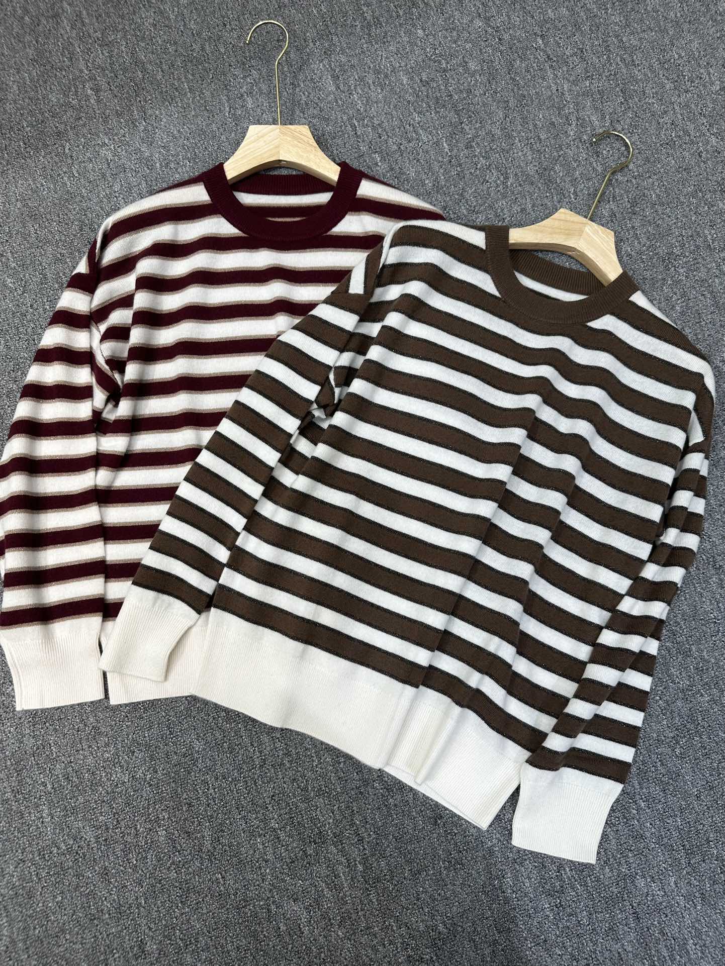 NO:447805,BC 25aw series, round neck striped gold silk cashmere long sleeves, wool cashmere blended fabric, soft, warm and textured, high-quality simple items, two-color sml,,alexander wang19860909BC 25aw 系列款 圆领条纹金丝羊绒长袖 羊毛羊绒混纺面料 软糯保暖有质感 高级简约单品 两色sml,,alexander wang,Women's clothing