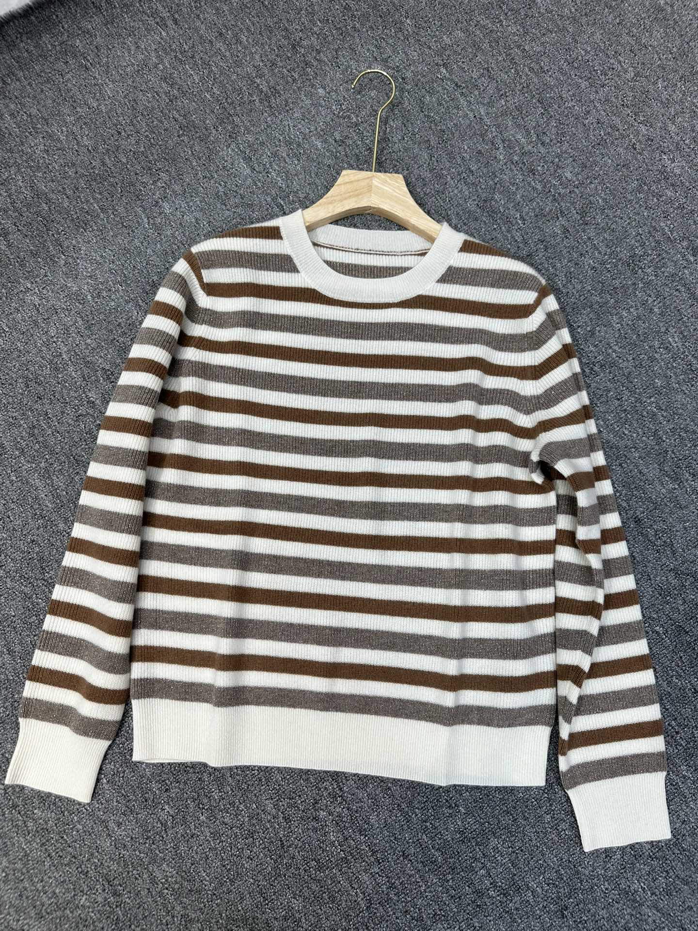 NO:449973,BC 25aw series, bead-ground striped cashmere round neck long sleeves, rear collar bead chain craft, cashmere wool blend fabric, soft, comfortable and warm upper body, original single quality closed eyes sml,,alexander wang19860909BC 25aw系列款 珠地条纹羊绒圆领长袖 后领车珠链工艺 羊绒羊毛混纺面料 上身柔软舒适又保暖 原单品质闭眼入 sml,,alexander wang,Women's clothing
