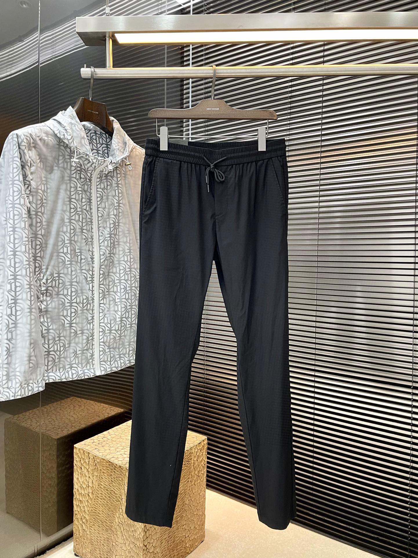 NO:452479,P Gucci (Gucci) summer new style, the latest casual pants. The original pants are casual and versatile, casual and lazy, customized original flax fabric, full of comfort. High-end and atmospheric, does the summer taste have? First choice. Number 29-40 (37 39) purchasing level... Shipping the next day, gucci, gucci, alexander wang19860909P Gucci（古驰）夏季新款,最新休闲裤.原版裤型上身休闲百搭、随性慵懒范,定制原版素纤维亚麻面料,舒适感爆棚.高端大气,夏天的味道有没有,首选 .码数 29-40（37 39）代购级别……隔天出货,,gucci,gucci,alexander wang,Men's clothing