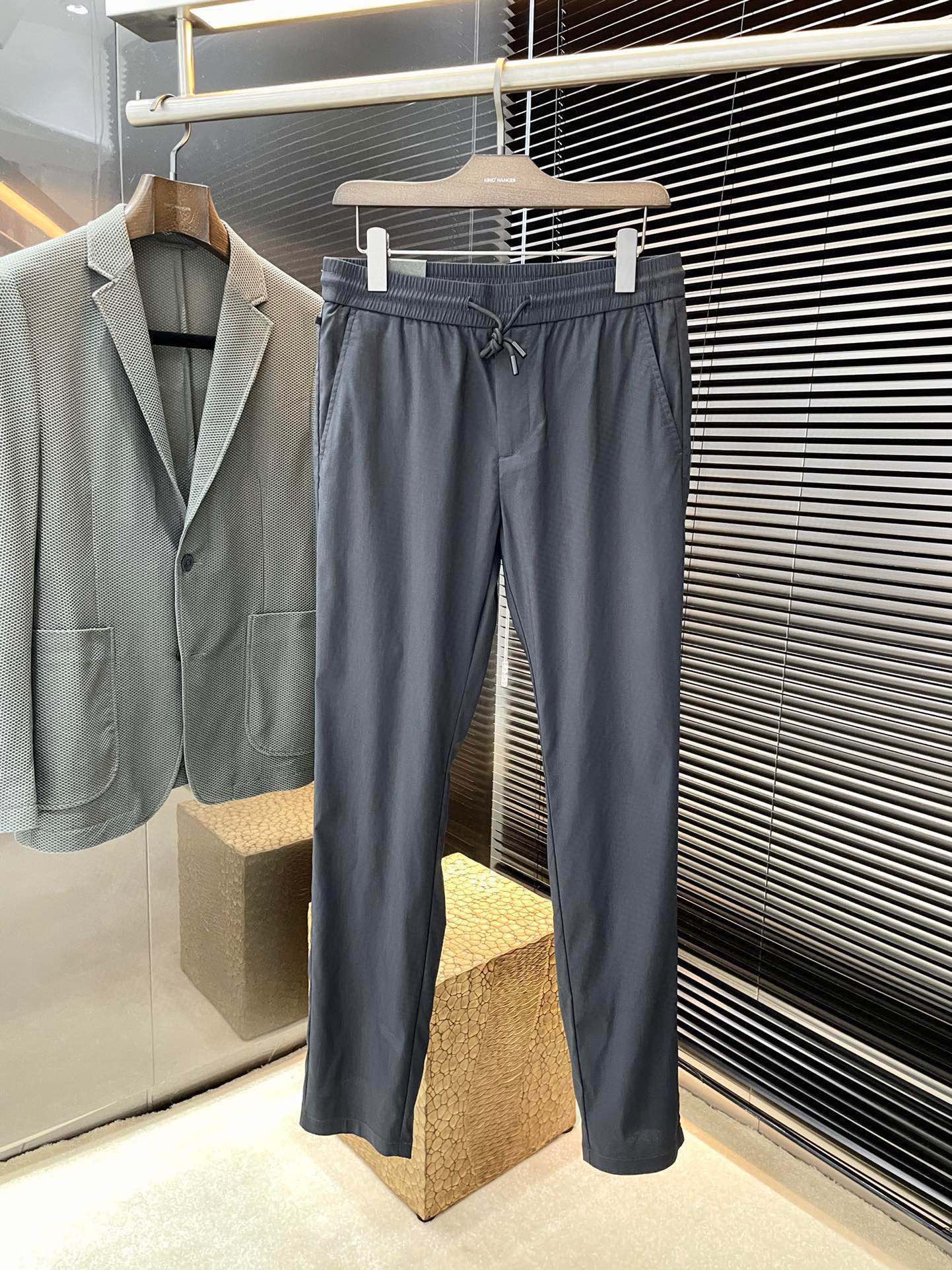 NO:452485,P Gucci (Gucci) summer new style, the latest casual pants. The original pants are casual and versatile, casual and lazy, customized original flax fabric, full of comfort. High-end and atmospheric, does the summer taste have? First choice. Number 29-40 (37 39) purchasing level... Shipping the next day, gucci, gucci, alexander wang19860909P Gucci（古驰）夏季新款,最新休闲裤.原版裤型上身休闲百搭、随性慵懒范,定制原版素纤维亚麻面料,舒适感爆棚.高端大气,夏天的味道有没有,首选 .码数 29-40（37 39）代购级别……隔天出货,,gucci,gucci,alexander wang,Men's clothing