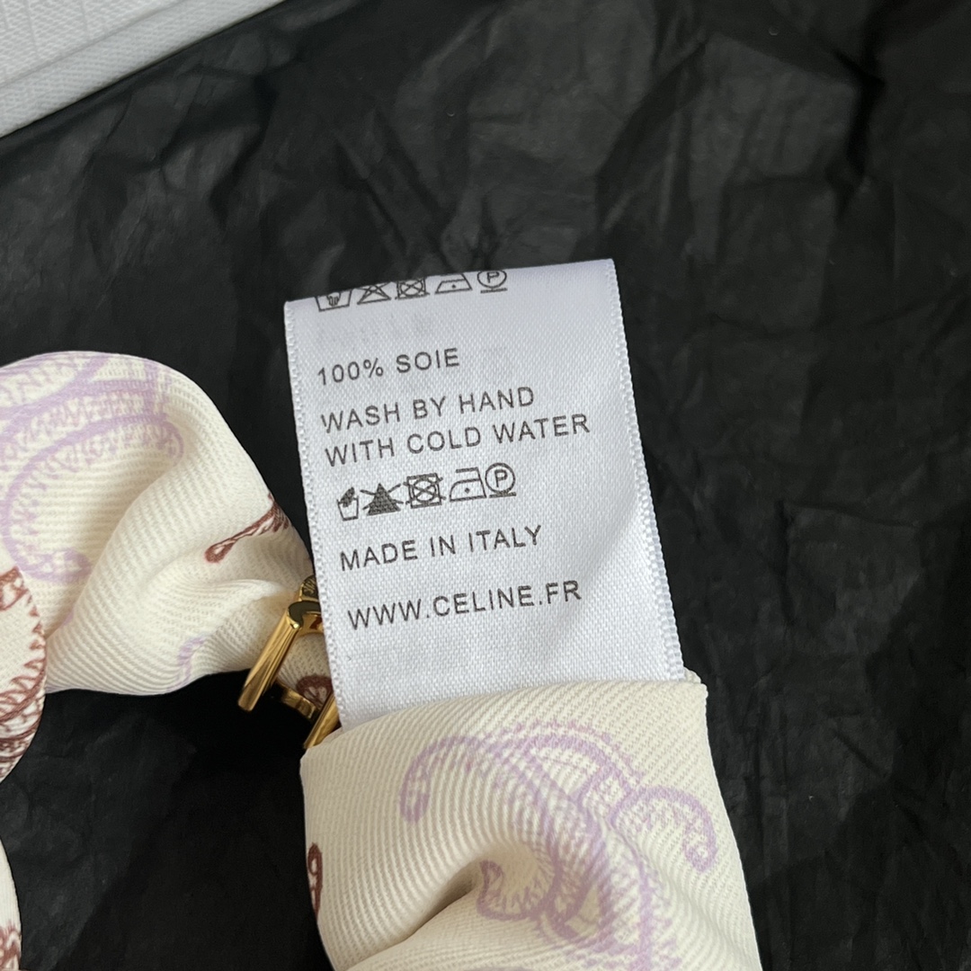 【】𝗖𝗘𝗟𝗜𝗡𝗘 赛琳 最新春夏发圈 超炸Chic感 ，优雅时尚、文艺个性，带给你时髦体验 墙裂推荐 谁