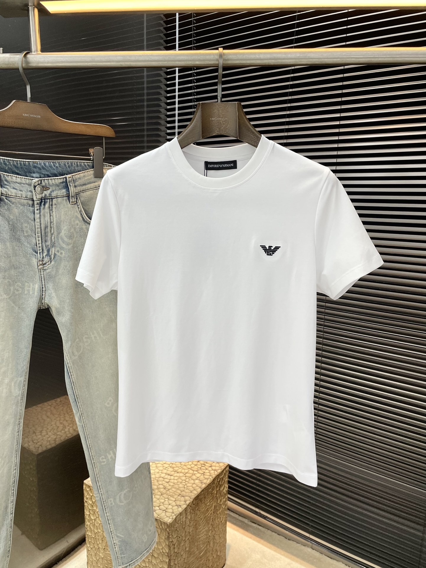 NO:452491,P EmporioArmin- (Armani) series VIP high-end customization, new short-sleeved, versatile style, anyone can easily control the fabric, fully customized craftsmanship, high-quality mercerized fabric, soft fabric, comfortable and soft upper body, simple style is very classy, ​​simple and unique, fashionable, the style is very exquisite, showing aura, and highlighting the exquisiteness of business men!  Size M-3XL, Armani, T-shirt,alexander wang19860909P  EmporioArmin-（阿玛尼）系列 VIP高级定制 新款短袖 百搭款式 任何人都可以轻松驾驭 面料全订制工艺 高定一等品丝光绵面料 面料手感柔软,上身舒适柔软 简约的款式非常显档次,简约个性时尚,版型剪裁非常精致,显气场,又会凸显商务男士的精致！尺码 M-3XL,,armani,T-shirt,alexander wang,Men's clothing