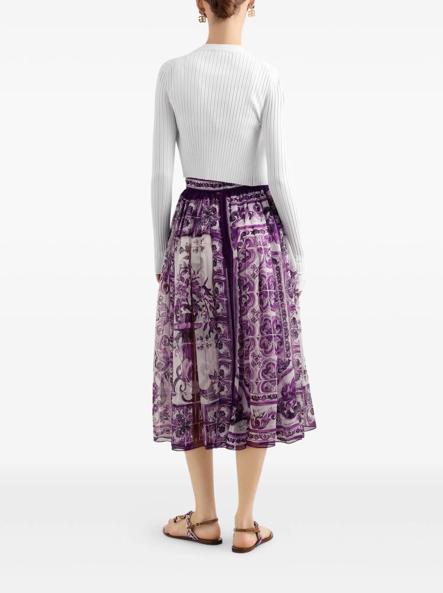 “Versatile Female Outfit: P1633 with Puritanium Swirl Lined Half-Skirts” - 图片 5