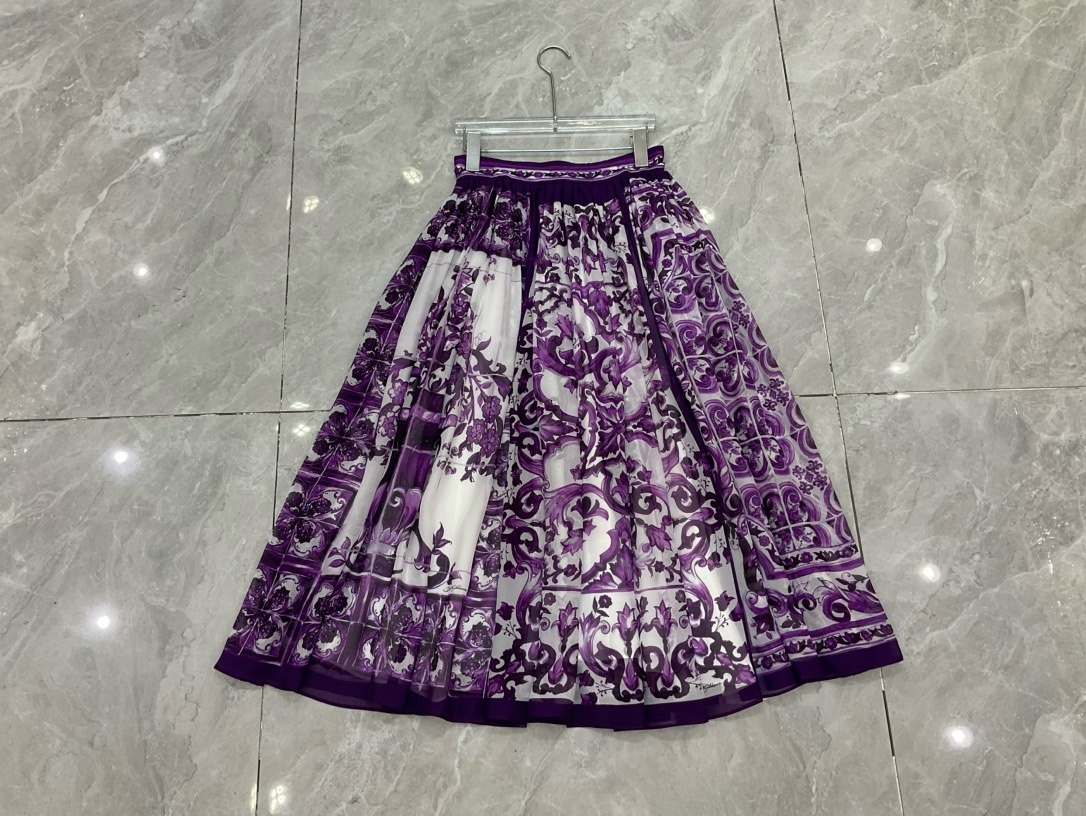 “Versatile Female Outfit: P1633 with Puritanium Swirl Lined Half-Skirts” - 图片 8