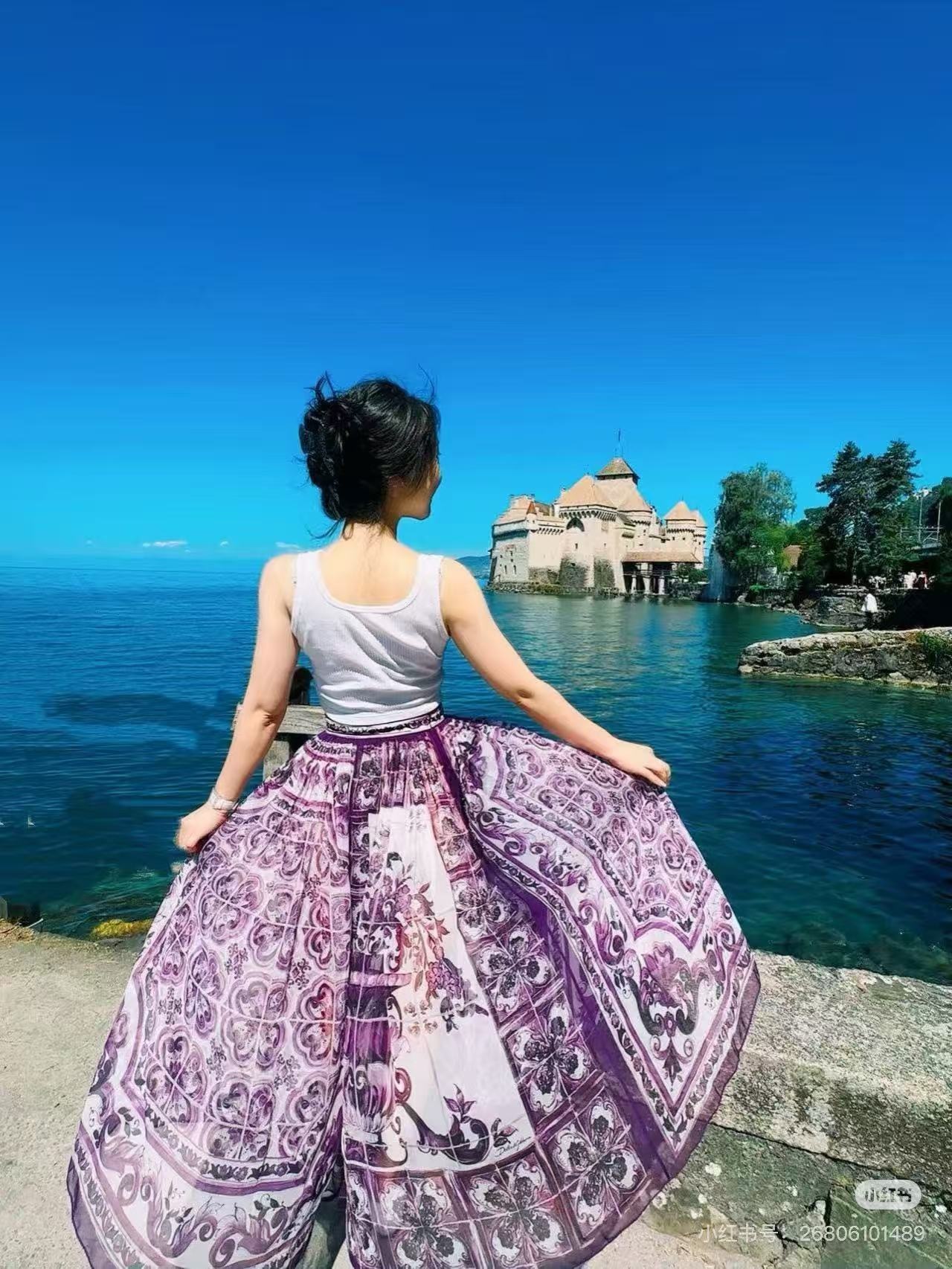 “Versatile Female Outfit: P1633 with Puritanium Swirl Lined Half-Skirts” - 图片 2