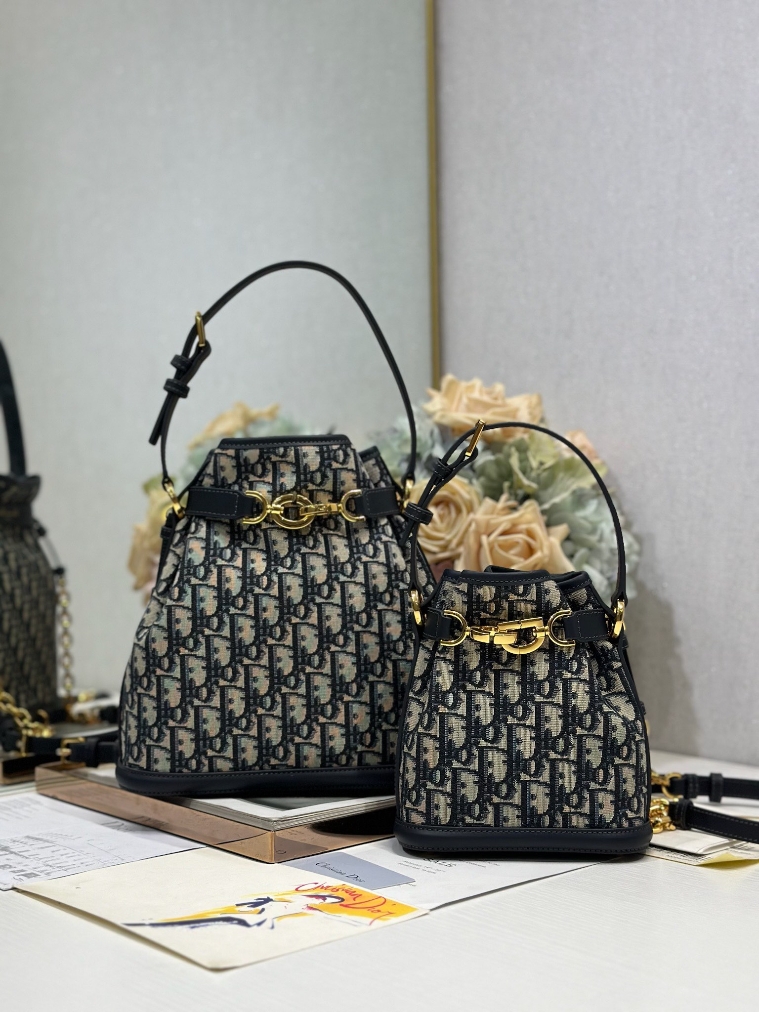 NO:389340,C'EST DIOR handbag, blue D cloth size comparison chart Model 2272/2271, Dior, dior, dior19860909C'EST DIOR 手袋,蓝D布大小号对比图 型号2272/2271,迪奥,dior,dior,Bag