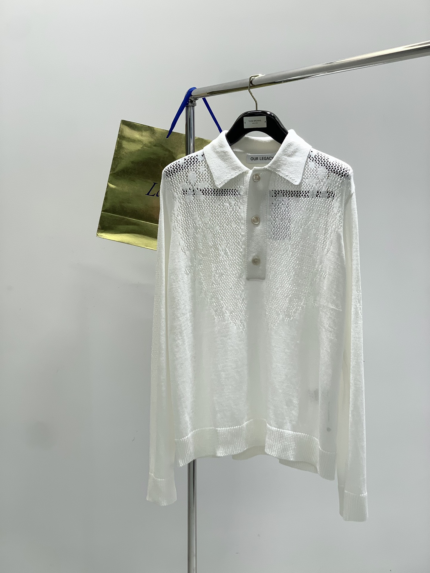 NO:456420,,OUR LEGACY, the latest autumn product, available at the counter at the same time, original single product, fashionable and casual lapel long-sleeved sweater, using imported original fabric, top-grade knitted craft letter pattern decorative logo, extremely high-end, comfortable and versatile, and full of handsome upper body!  Size S-L Size SML Clothes Length 676971 Bust 112116120 Shoulder width 414243 Hem 666768,,alexander wang19860909,OUR LEGACY,秋季最新品,专柜同步有售,原单狠货,时尚休闲翻领长袖针织衫,采用进口原版面料,顶级针织工艺字母图案装饰logo,档次极高,舒适百搭,上身帅气十足！码数S-L 尺码SML 衣长676971 胸围112116120 肩宽414243 下摆666768,,alexander wang,Men's clothing