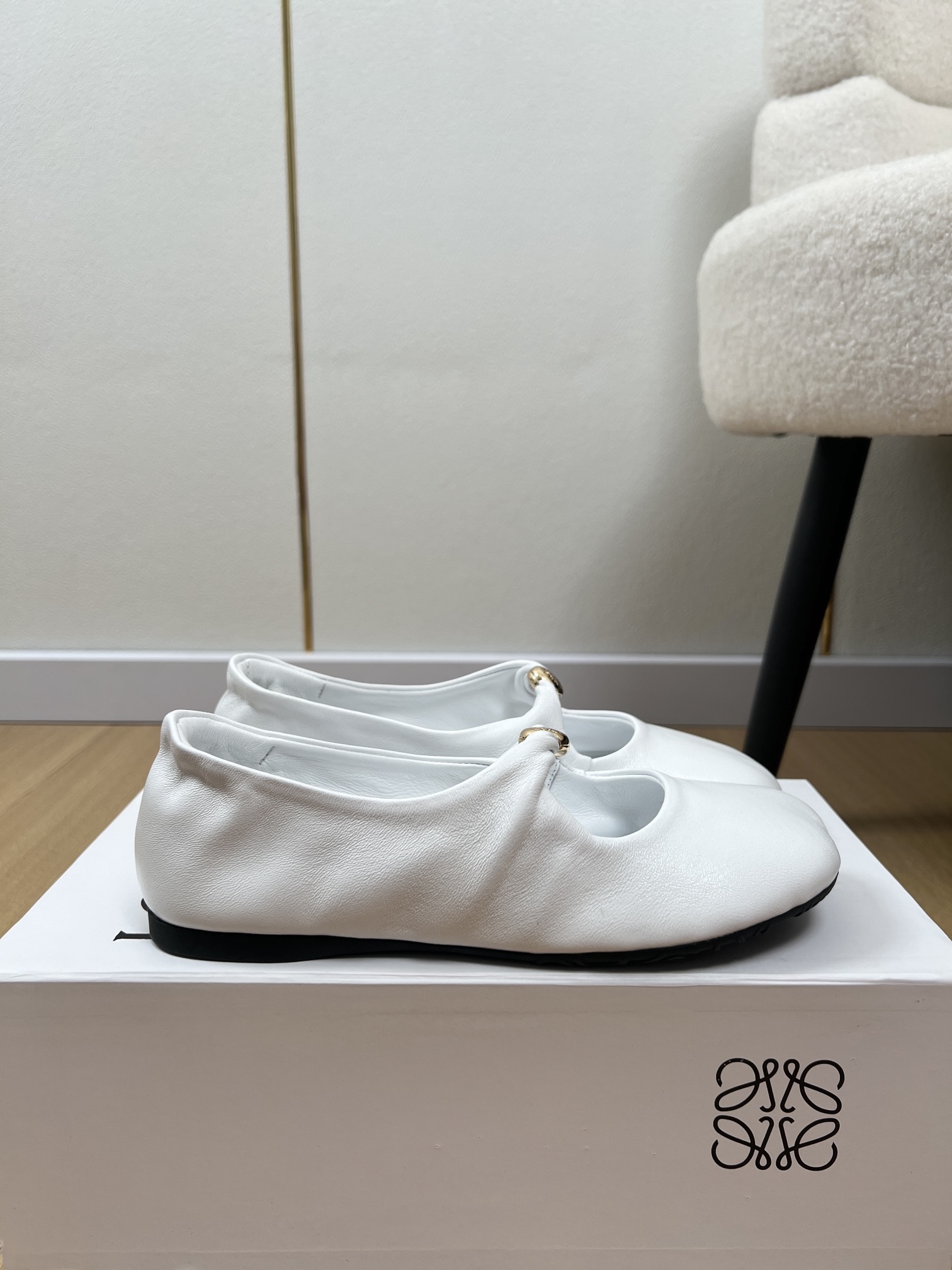 Luxurious Sheep Skin Shoes with Open Bottom for Summer 2025: Coder’s Choice at $650 - 图片 2