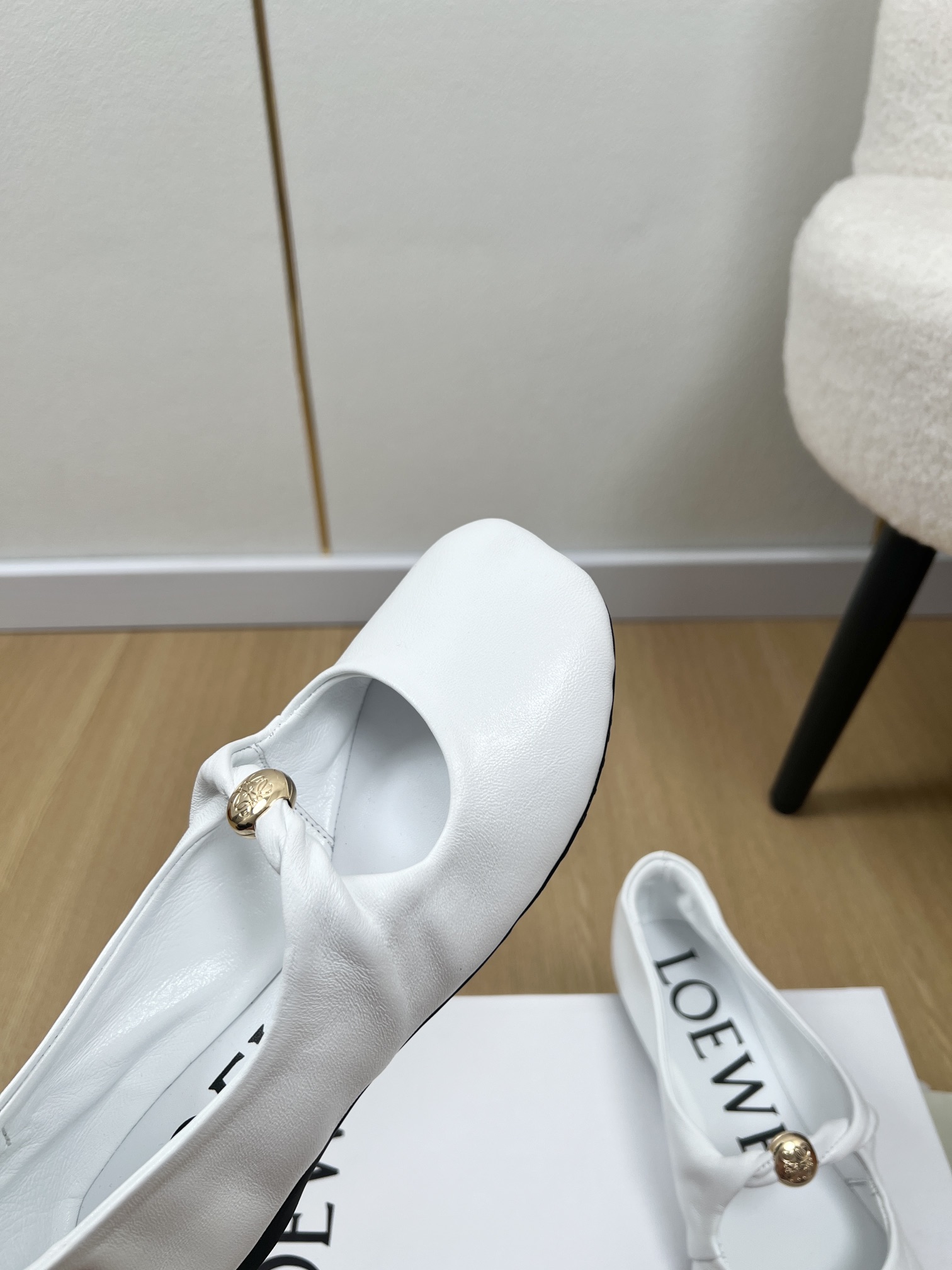 Luxurious Sheep Skin Shoes with Open Bottom for Summer 2025: Coder’s Choice at $650 - 图片 5