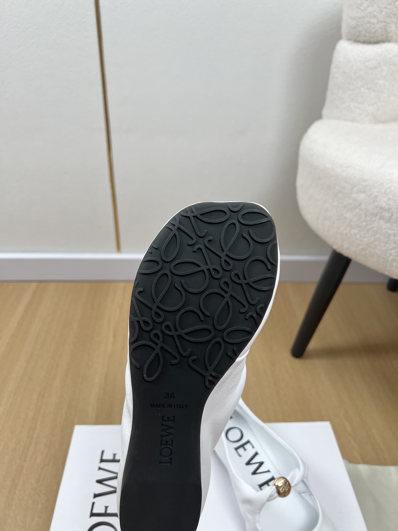 Luxurious Sheep Skin Shoes with Open Bottom for Summer 2025: Coder’s Choice at $650 - 图片 9