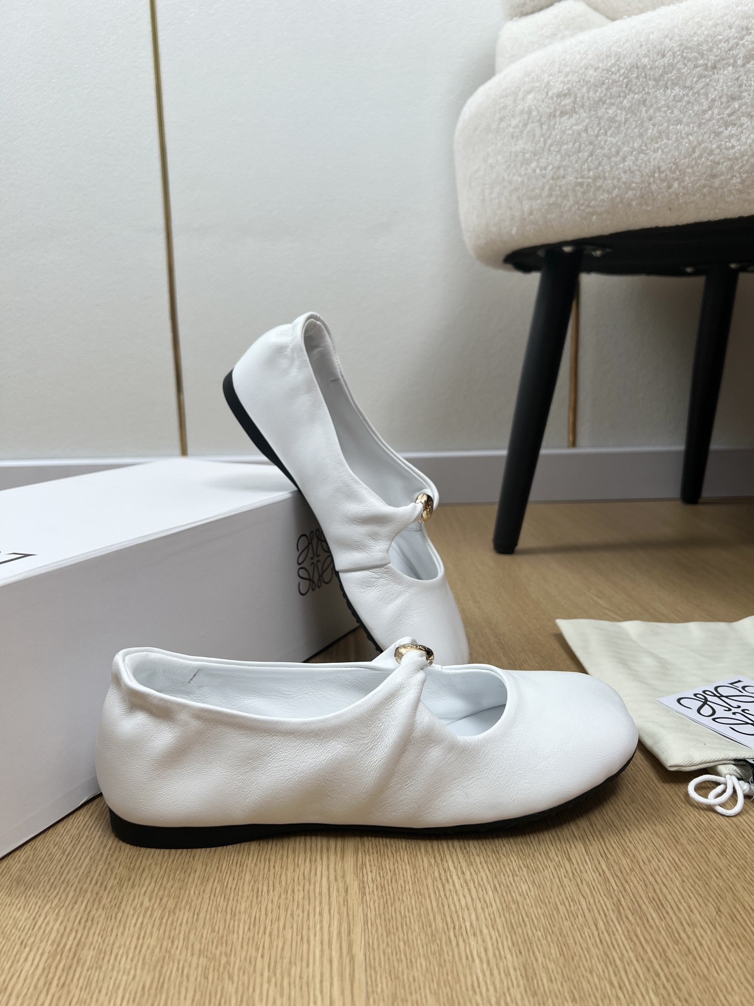 Luxurious Sheep Skin Shoes with Open Bottom for Summer 2025: Coder’s Choice at $650 - 图片 4