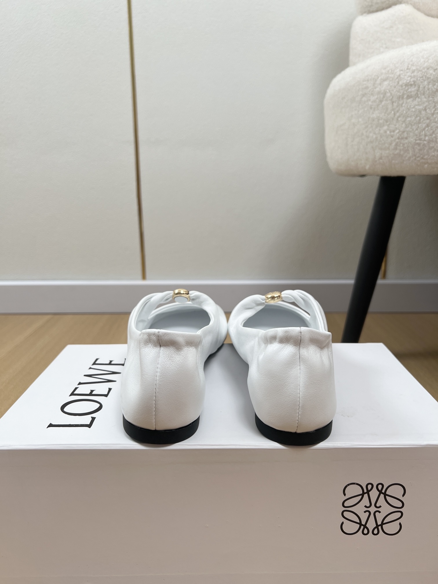 Luxurious Sheep Skin Shoes with Open Bottom for Summer 2025: Coder’s Choice at $650 - 图片 8