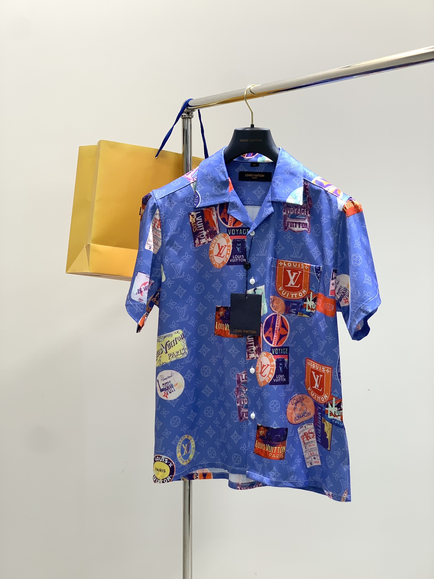 NO:452640,Clothes, shorts, Louis Vuitton, the latest summer model, available at the counter at the same time, original singles, fashionable and casual short-sleeved suit, very distinctive on the upper body!  Eye-catching and highlighted, imported original fabric, top-level printing craft letter pattern decorative logo, simple but not lacking in fashion, classic and atmospheric, comfortable and breathable, handsome and stylish on the upper body, 2 colors recommended, code number S-XL,, louis vuitton, louis vuitton, shorts, T-shirt, alexander wang19860909衣服,短裤,LouisVuitton 路易威登,夏季最新款,专柜同步有售,原单狠货,时尚休闲短袖套装,上身很有特点！吸睛而有亮点,进口原版面料,顶级印花工艺字母图案装饰Logo,简单而不失时尚,经典大气,舒适透气,上身帅气有型,2色推荐,码数S-XL,,louis vuitton,louis vuitton,shorts,T-shirt,alexander wang,Men's clothing