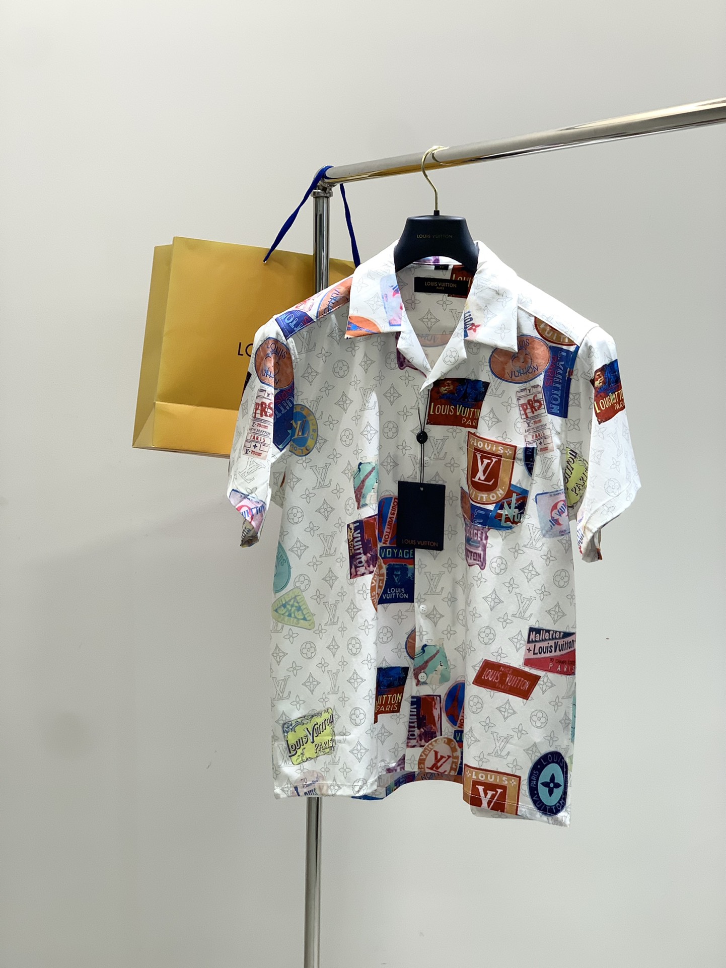 NO:452609,Clothes, shorts, Louis Vuitton, the latest summer model, available at the counter at the same time, original singles, fashionable and casual short-sleeved suit, very distinctive on the upper body!  Eye-catching and highlighted, imported original fabric, top-level printing craft letter pattern decorative logo, simple but not lacking in fashion, classic and atmospheric, comfortable and breathable, handsome and stylish on the upper body, 2 colors recommended, code number S-XL,, louis vuitton, louis vuitton, shorts, T-shirt, alexander wang19860909衣服,短裤,LouisVuitton 路易威登,夏季最新款,专柜同步有售,原单狠货,时尚休闲短袖套装,上身很有特点！吸睛而有亮点,进口原版面料,顶级印花工艺字母图案装饰Logo,简单而不失时尚,经典大气,舒适透气,上身帅气有型,2色推荐,码数S-XL,,louis vuitton,louis vuitton,shorts,T-shirt,alexander wang,Men's clothing