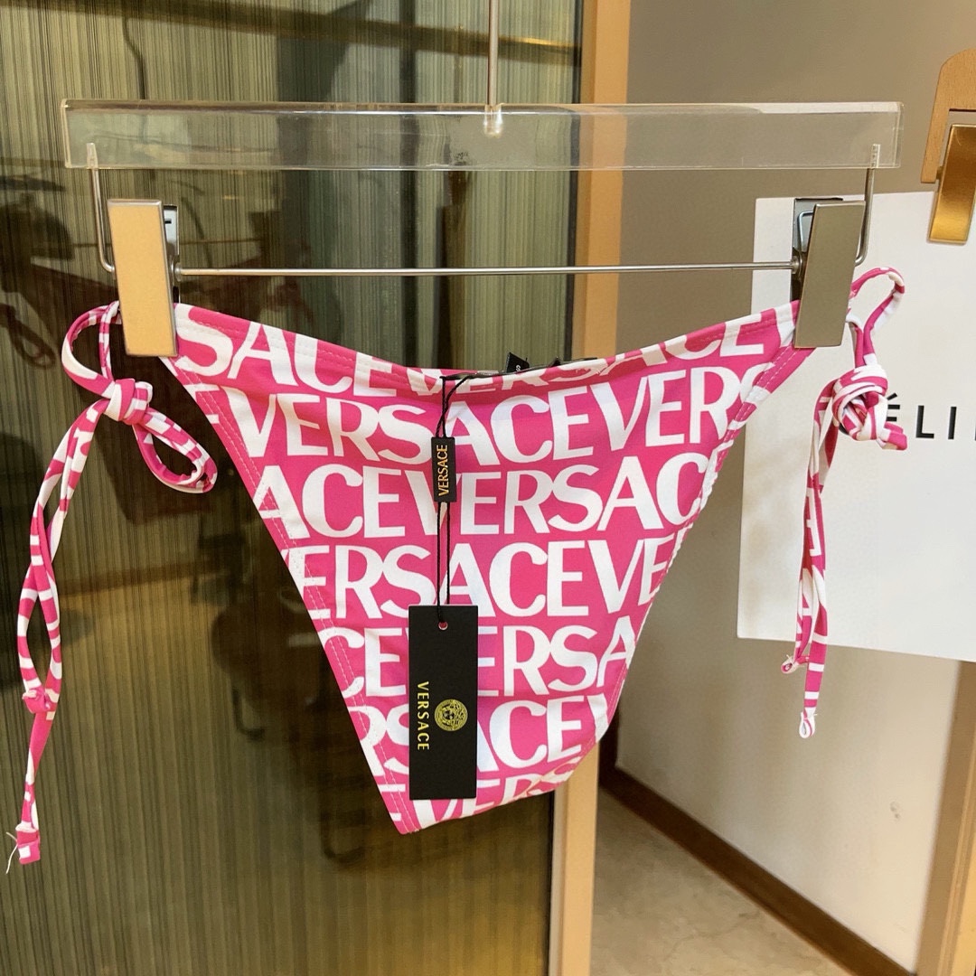 🆕
范思哲比基尼👙👙❤️😍🥰适合多种场景的游泳衣🏊‍♀️海边 游泳池 温泉 水上乐园 漂流都可以😌内搭