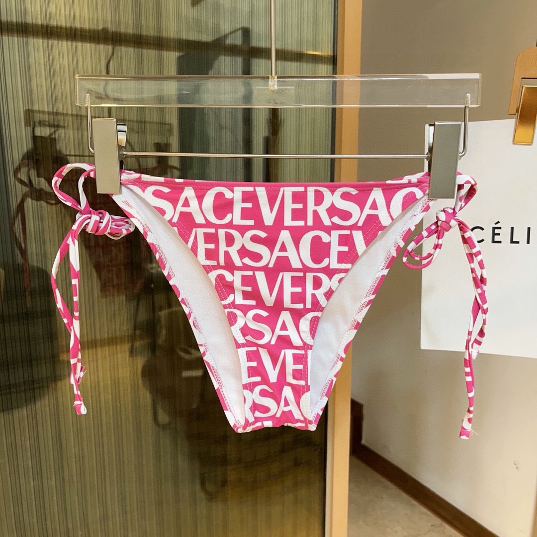  🆕
范思哲比基尼👙👙❤️😍🥰适合多种场景的游泳衣🏊‍♀️海边 游泳池 温泉 水上乐园 漂流都可以😌内搭