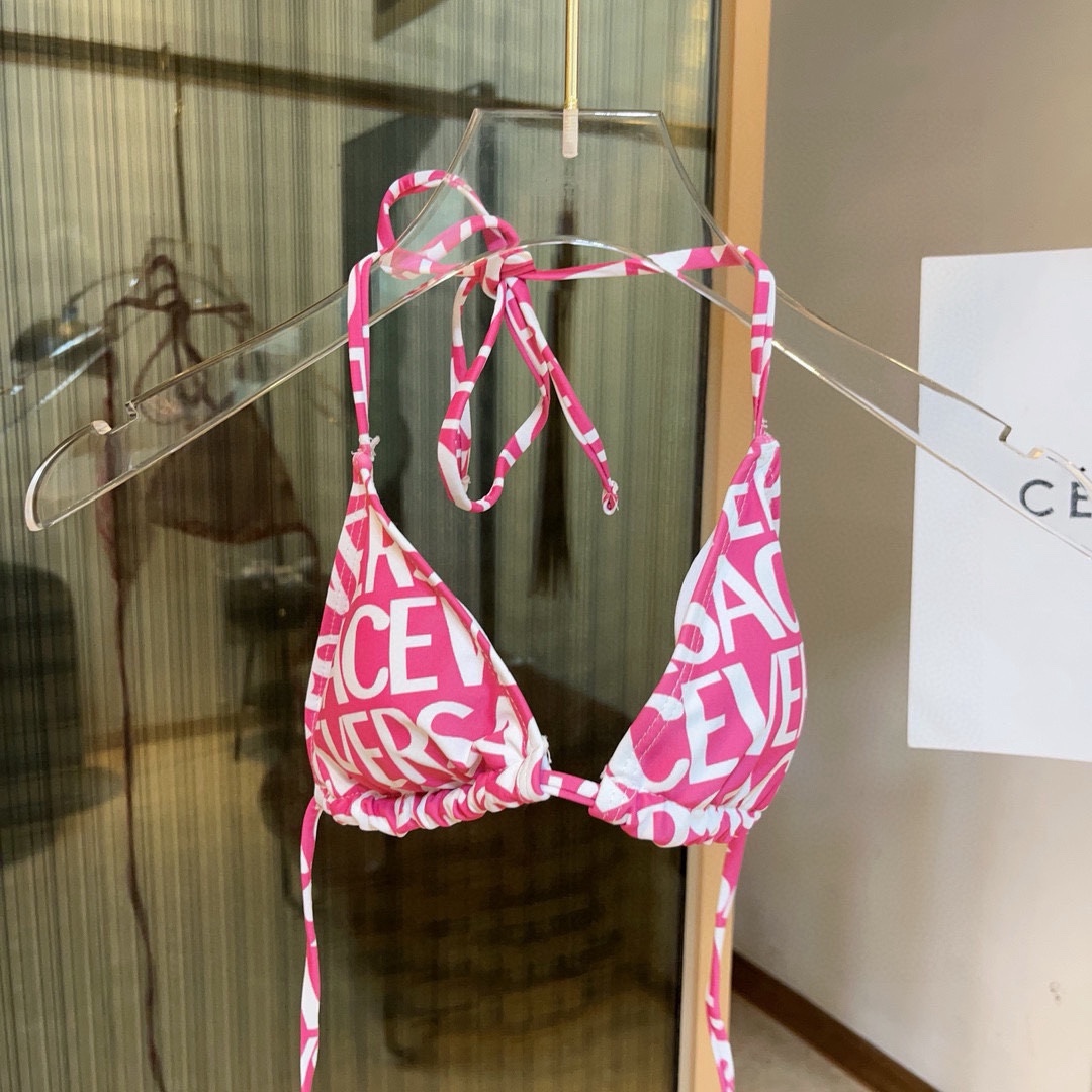  🆕
范思哲比基尼👙👙❤️😍🥰适合多种场景的游泳衣🏊‍♀️海边 游泳池 温泉 水上乐园 漂流都可以😌内搭