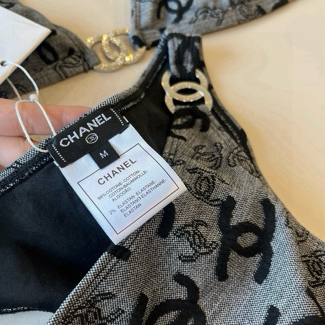  🆕

Chanel香奈儿比基尼泳衣 最新面料S M L XL