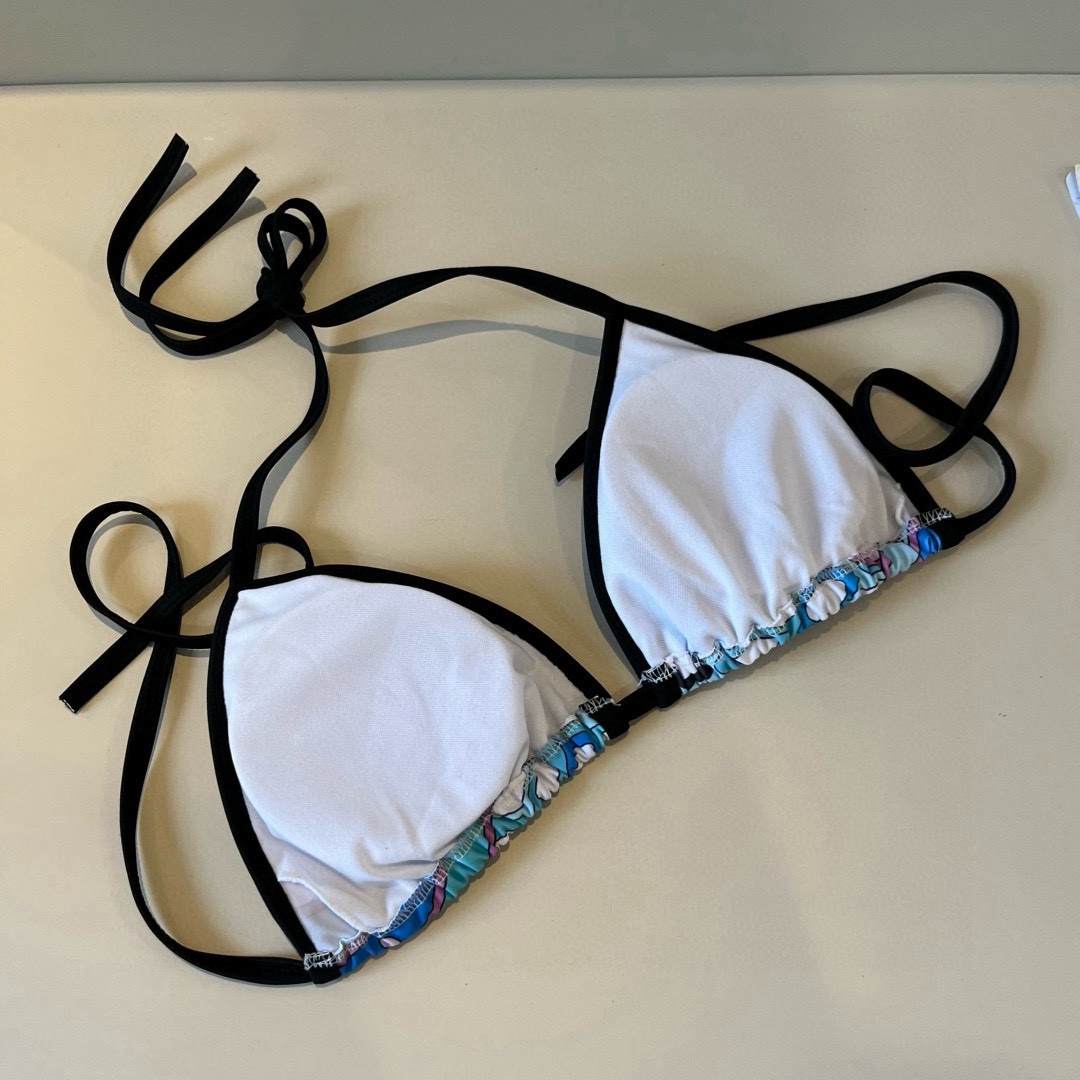  🆕

潮牌新款比基尼分体泳衣 码数：S M L XL