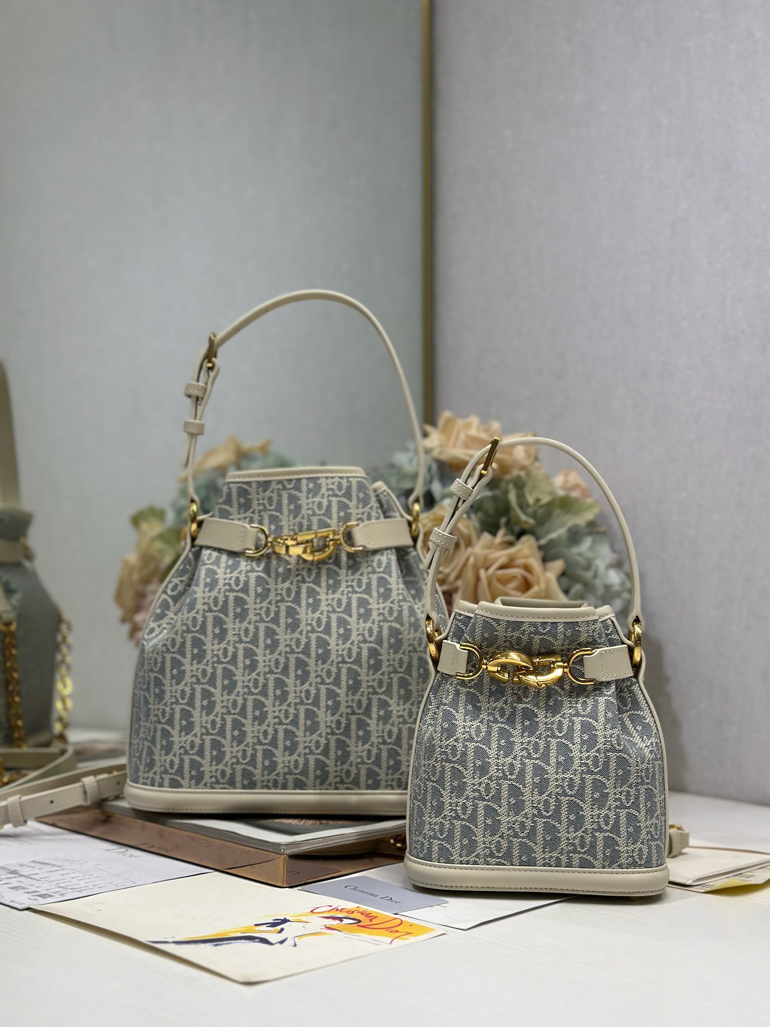 NO:389365,C'EST DIOR handbag, coconut blue D cloth size comparison chart Model 2272/2271, Dior, dior, dior19860909C'EST DIOR 手袋,椰子蓝D布大小号对比图 型号2272/2271,迪奥,dior,dior,Bag