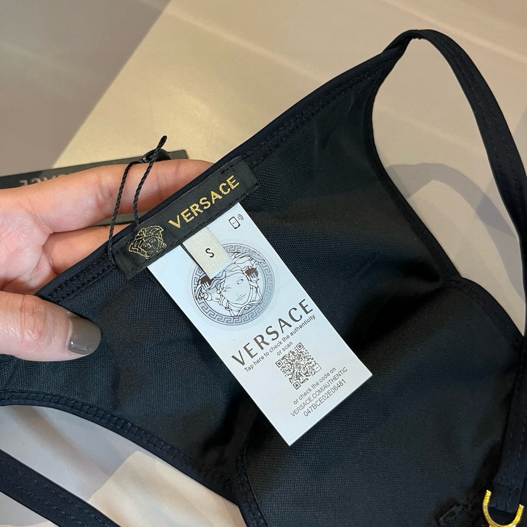 。
范思哲官方新款泳衣比基尼👙，高端定制，S M L XL