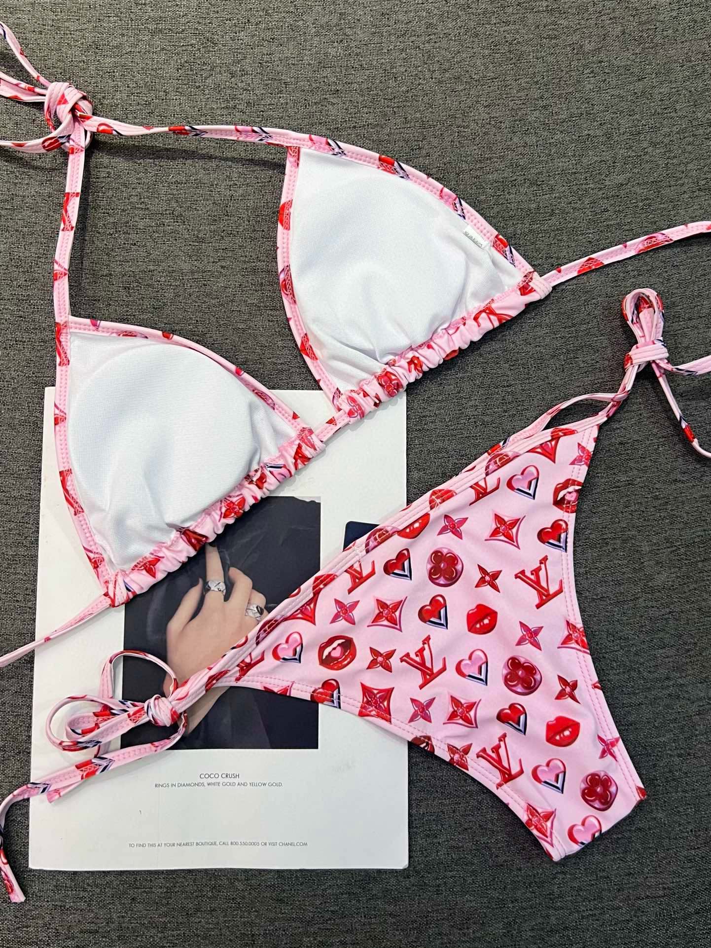  🆕
LV路易威登 比基尼👙 上身超级棒！同步各大专柜发售，自然而然呈现时尚感！十分减龄，具有年轻活力。