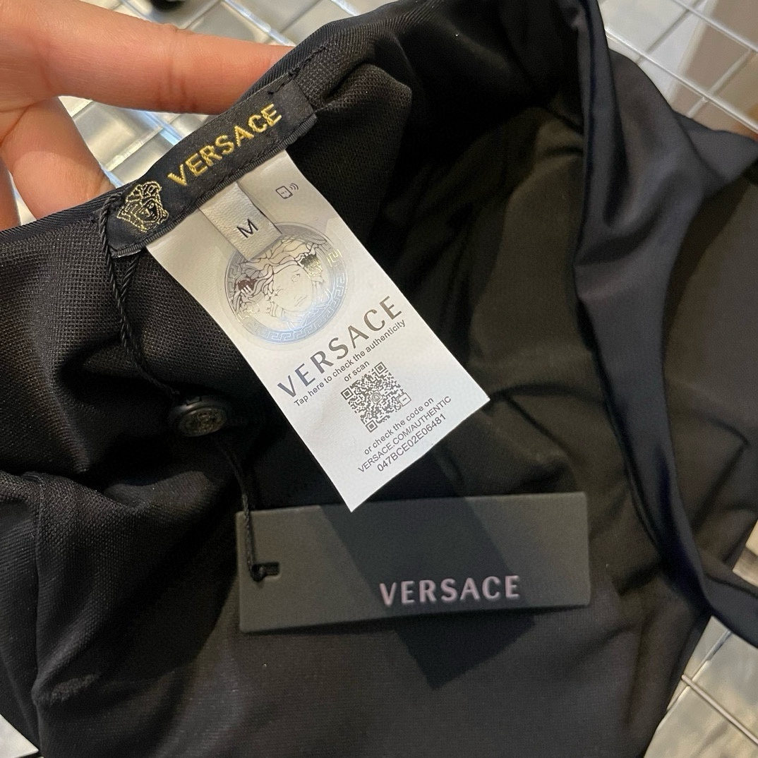 。
范思哲官方新款泳衣比基尼👙，高端定制，S M L XL