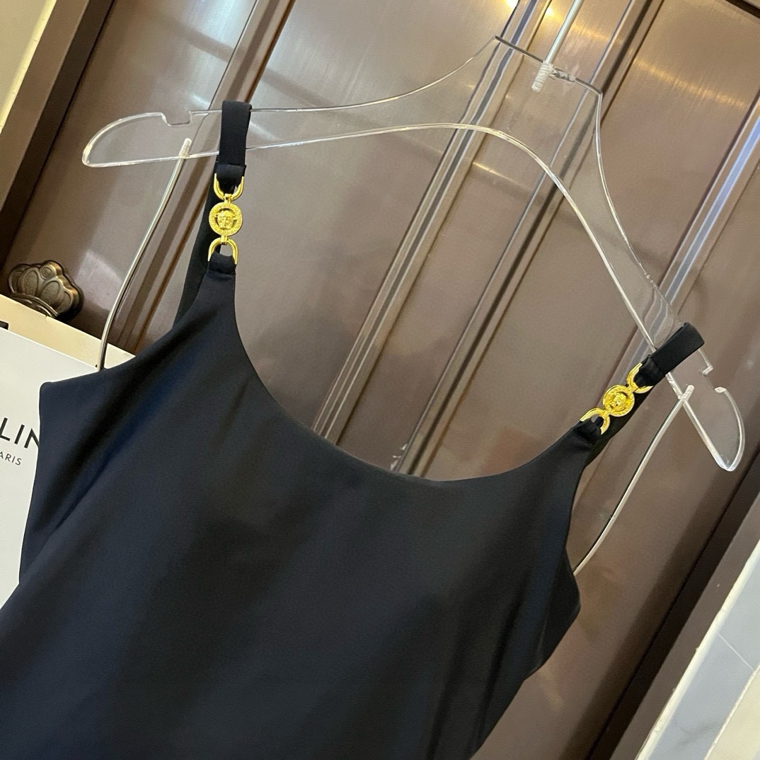 。
范思哲官方新款泳衣比基尼👙，高端定制，S M L XL
