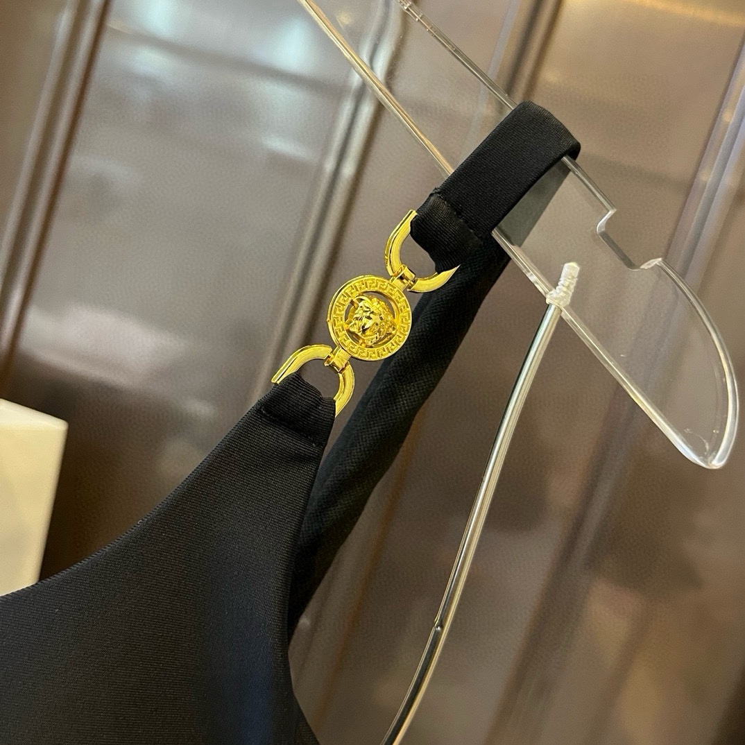 。
范思哲官方新款泳衣比基尼👙，高端定制，S M L XL