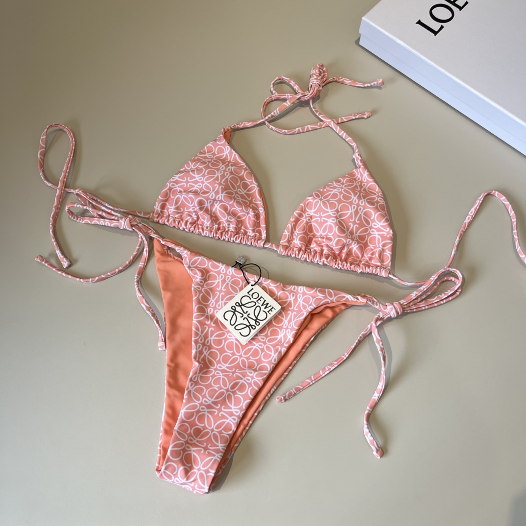  🆕
罗意威LOEWE新款比基尼泳衣👙❤️😍🥰适合多种场景的游泳衣🏊‍♀️海边 游泳池 温泉 水上乐园 