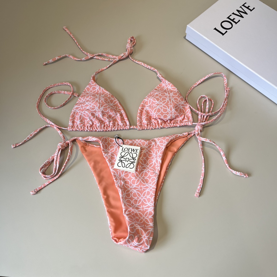  🆕
罗意威LOEWE新款比基尼泳衣👙❤️😍🥰适合多种场景的游泳衣🏊‍♀️海边 游泳池 温泉 水上乐园 