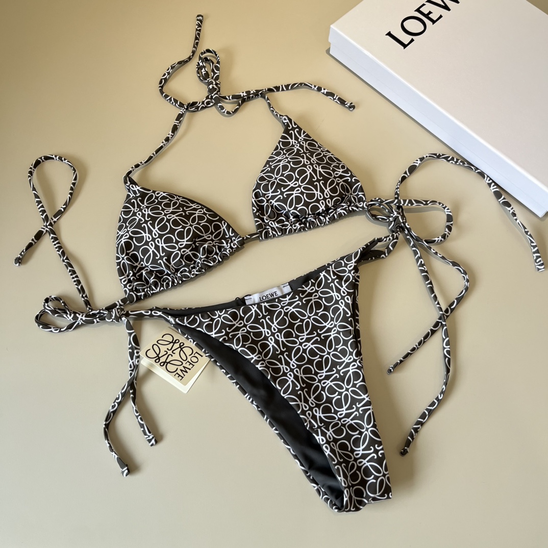  🆕
罗意威LOEWE新款比基尼泳衣👙❤️😍🥰适合多种场景的游泳衣🏊‍♀️海边 游泳池 温泉 水上乐园 