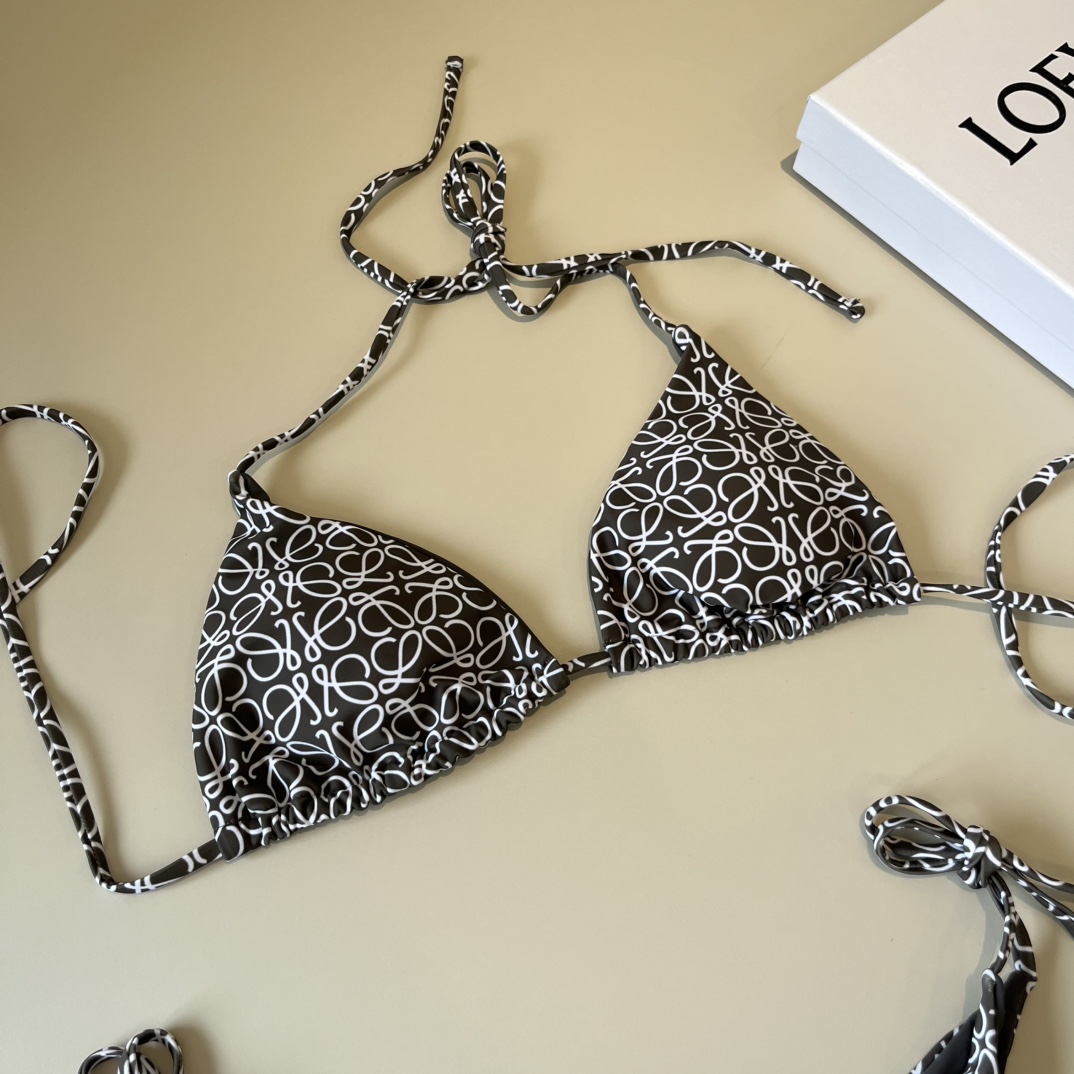  🆕
罗意威LOEWE新款比基尼泳衣👙❤️😍🥰适合多种场景的游泳衣🏊‍♀️海边 游泳池 温泉 水上乐园 