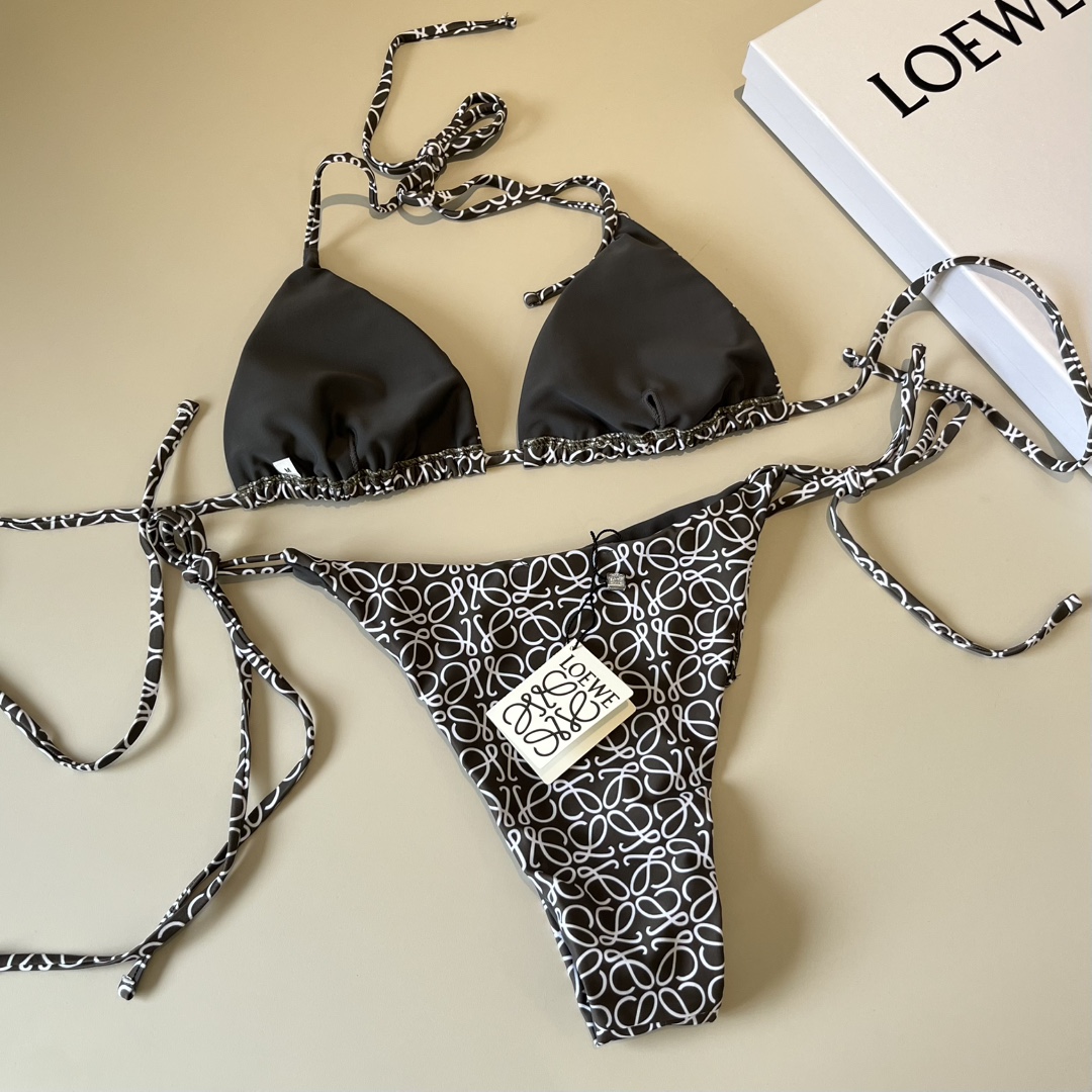  🆕
罗意威LOEWE新款比基尼泳衣👙❤️😍🥰适合多种场景的游泳衣🏊‍♀️海边 游泳池 温泉 水上乐园 
