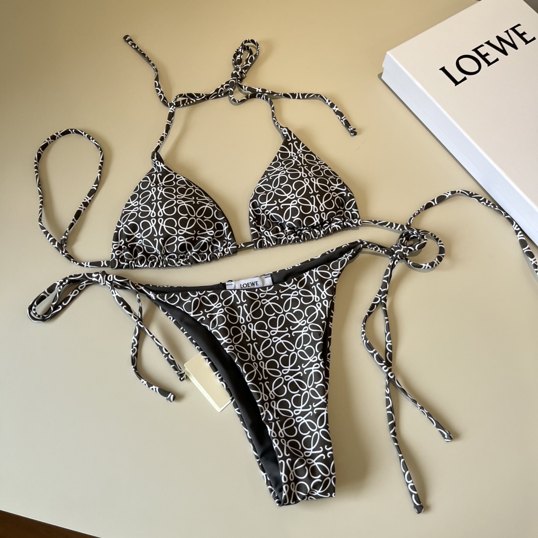  🆕
罗意威LOEWE新款比基尼泳衣👙❤️😍🥰适合多种场景的游泳衣🏊‍♀️海边 游泳池 温泉 水上乐园 