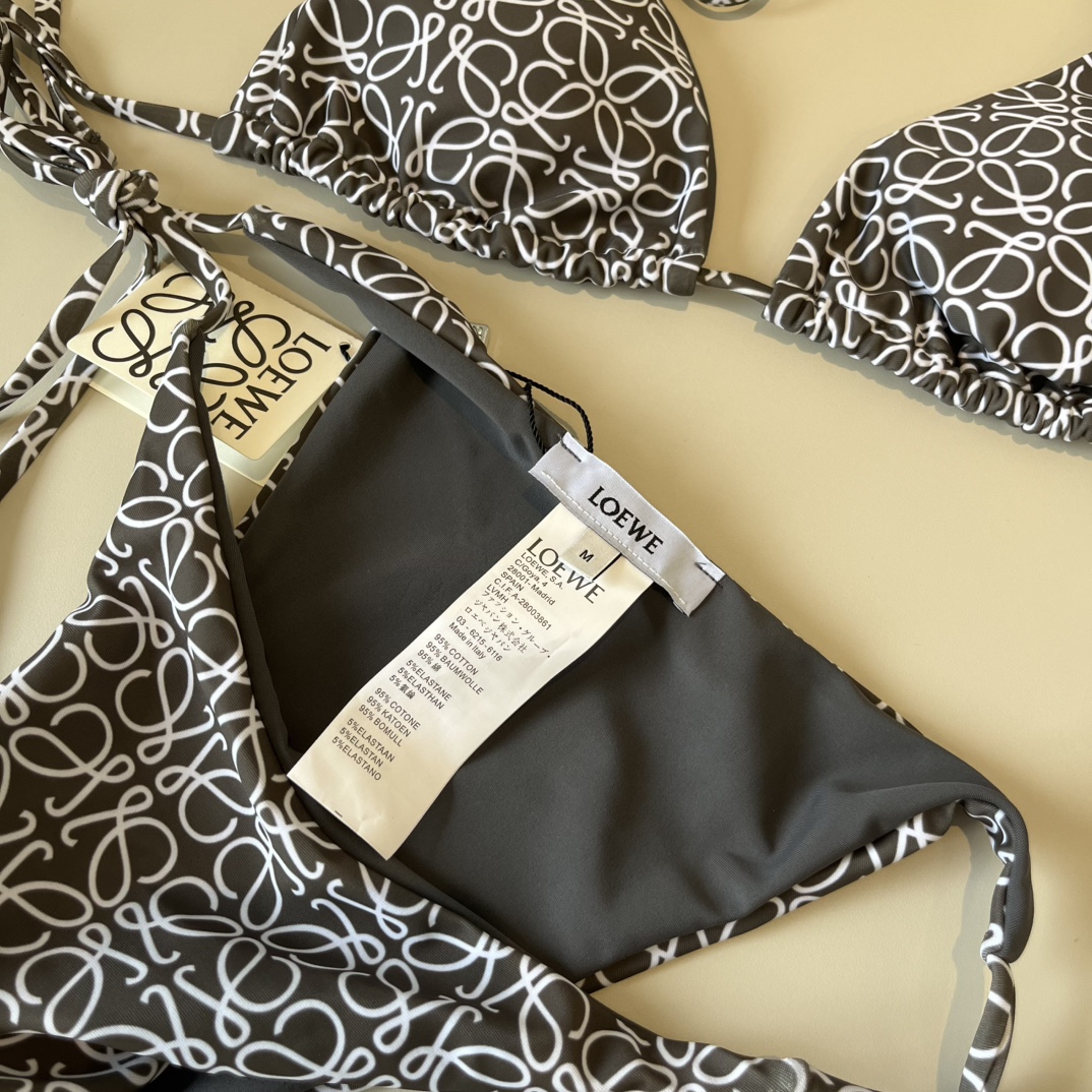  🆕
罗意威LOEWE新款比基尼泳衣👙❤️😍🥰适合多种场景的游泳衣🏊‍♀️海边 游泳池 温泉 水上乐园 