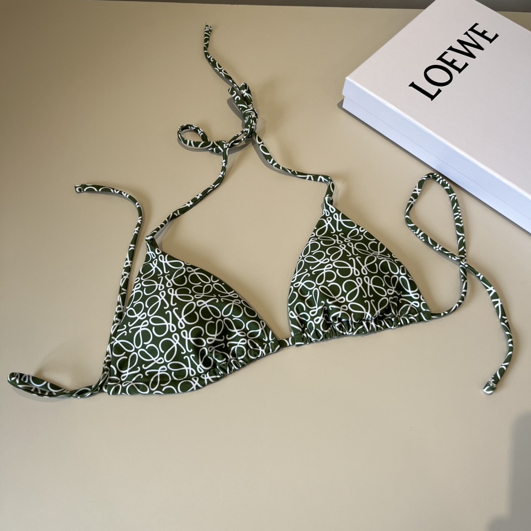  🆕
罗意威LOEWE新款比基尼泳衣👙❤️😍🥰适合多种场景的游泳衣🏊‍♀️海边 游泳池 温泉 水上乐园 