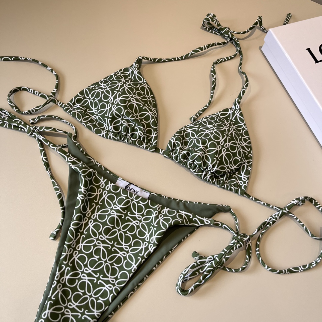  🆕
罗意威LOEWE新款比基尼泳衣👙❤️😍🥰适合多种场景的游泳衣🏊‍♀️海边 游泳池 温泉 水上乐园 