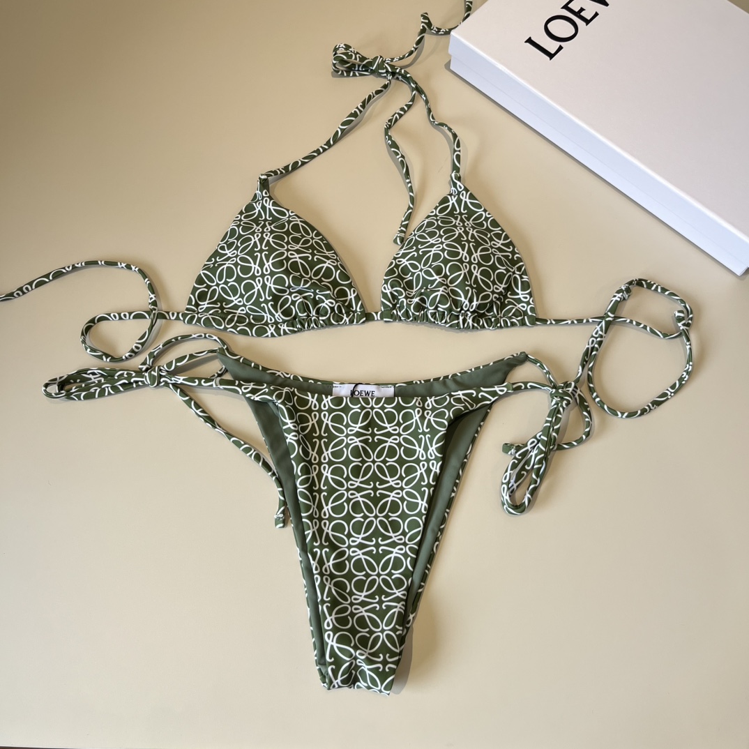  🆕
罗意威LOEWE新款比基尼泳衣👙❤️😍🥰适合多种场景的游泳衣🏊‍♀️海边 游泳池 温泉 水上乐园 