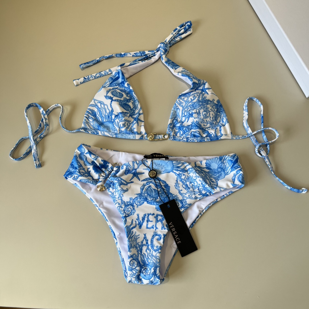 。
范思哲新款分体泳衣😍🥰适合多种场景的游泳衣🏊‍♀️海边 游泳池 温泉 水上乐园 漂流都可以😌内搭也完