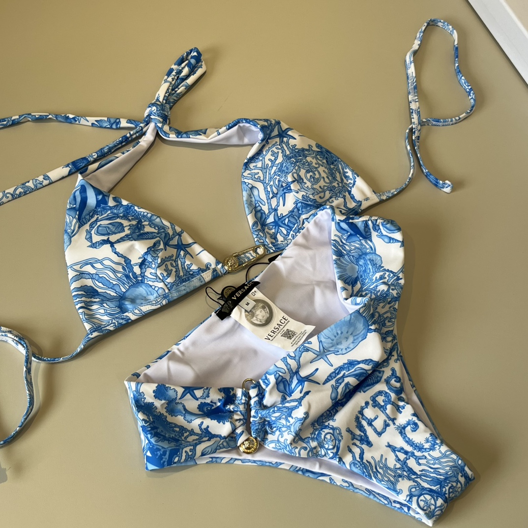 。
范思哲新款分体泳衣😍🥰适合多种场景的游泳衣🏊‍♀️海边 游泳池 温泉 水上乐园 漂流都可以😌内搭也完