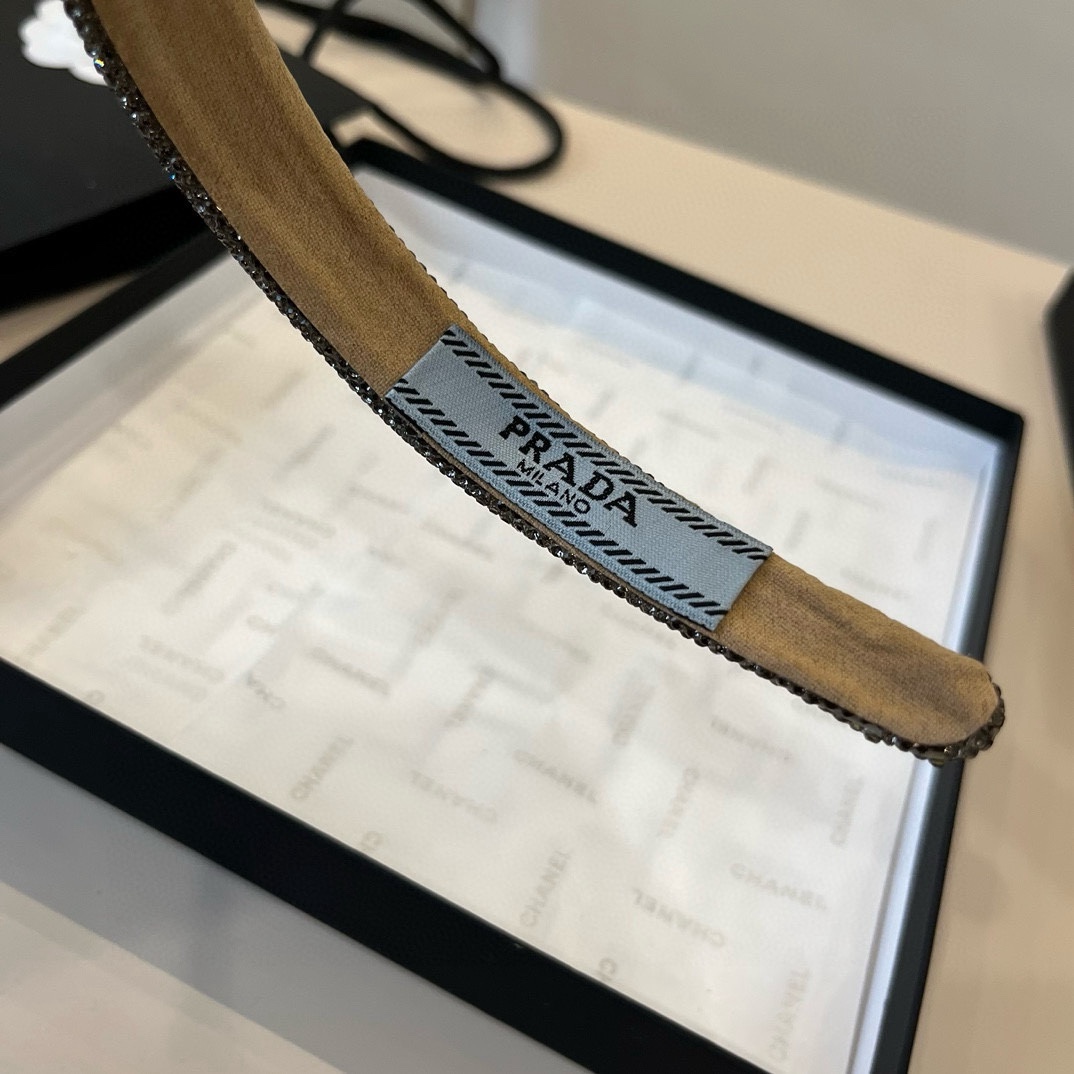 🆕
PRADA普拉达发箍