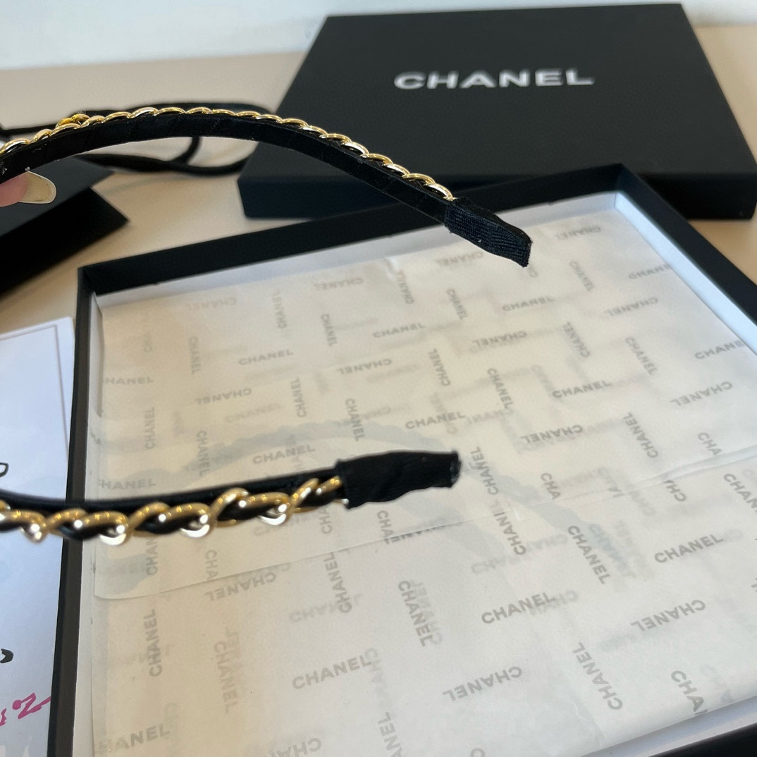 🆕

Chanel香奈儿穿皮链条发箍 头箍