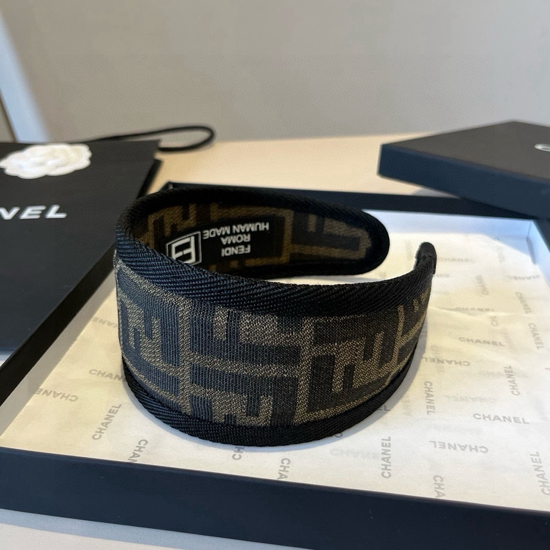 🆕

miumiu缪缪新款发箍