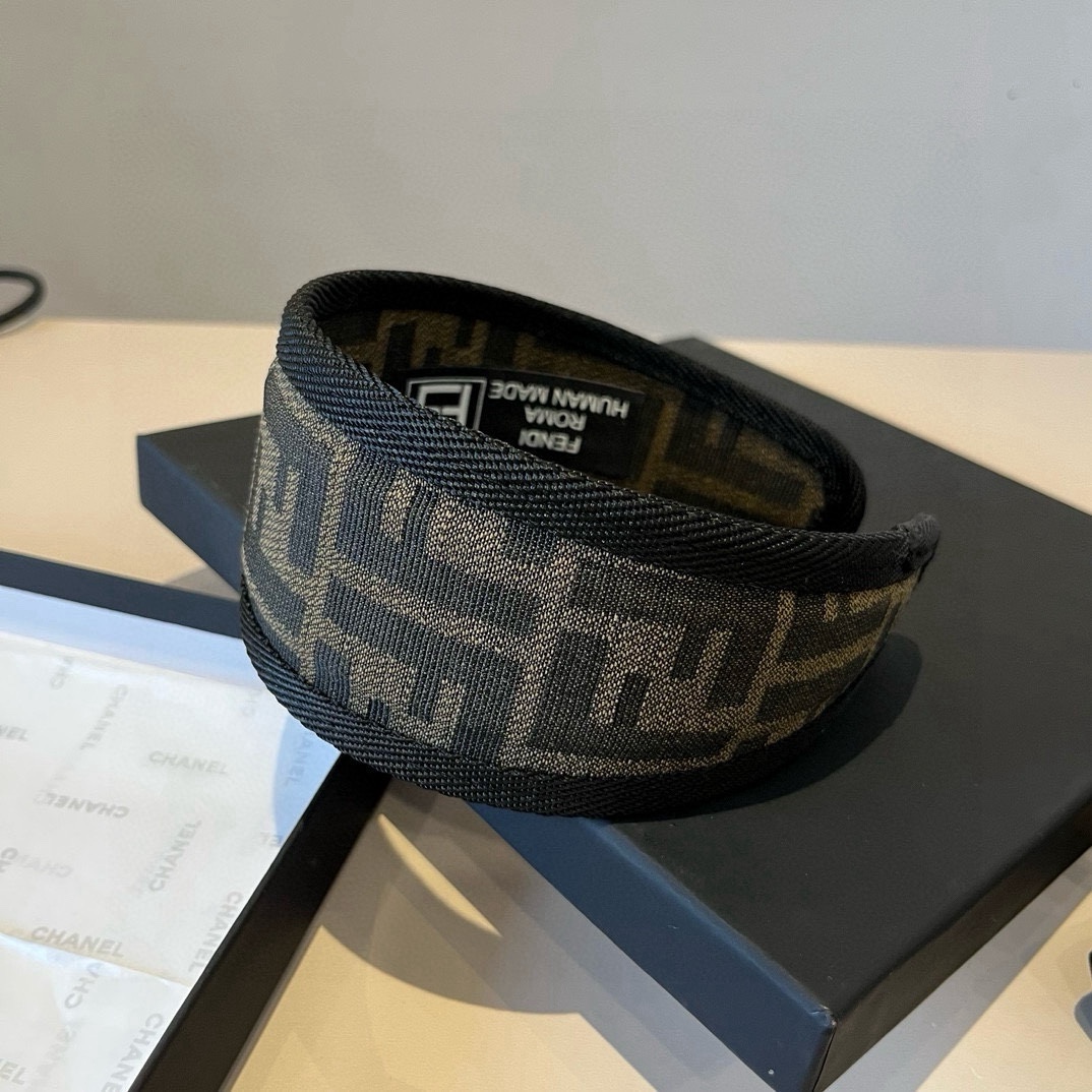 🆕

miumiu缪缪新款发箍