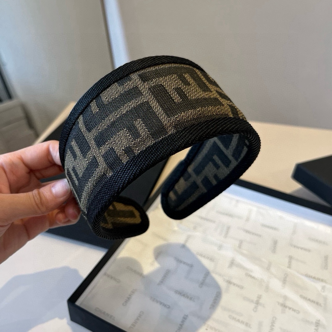 🆕

miumiu缪缪新款发箍