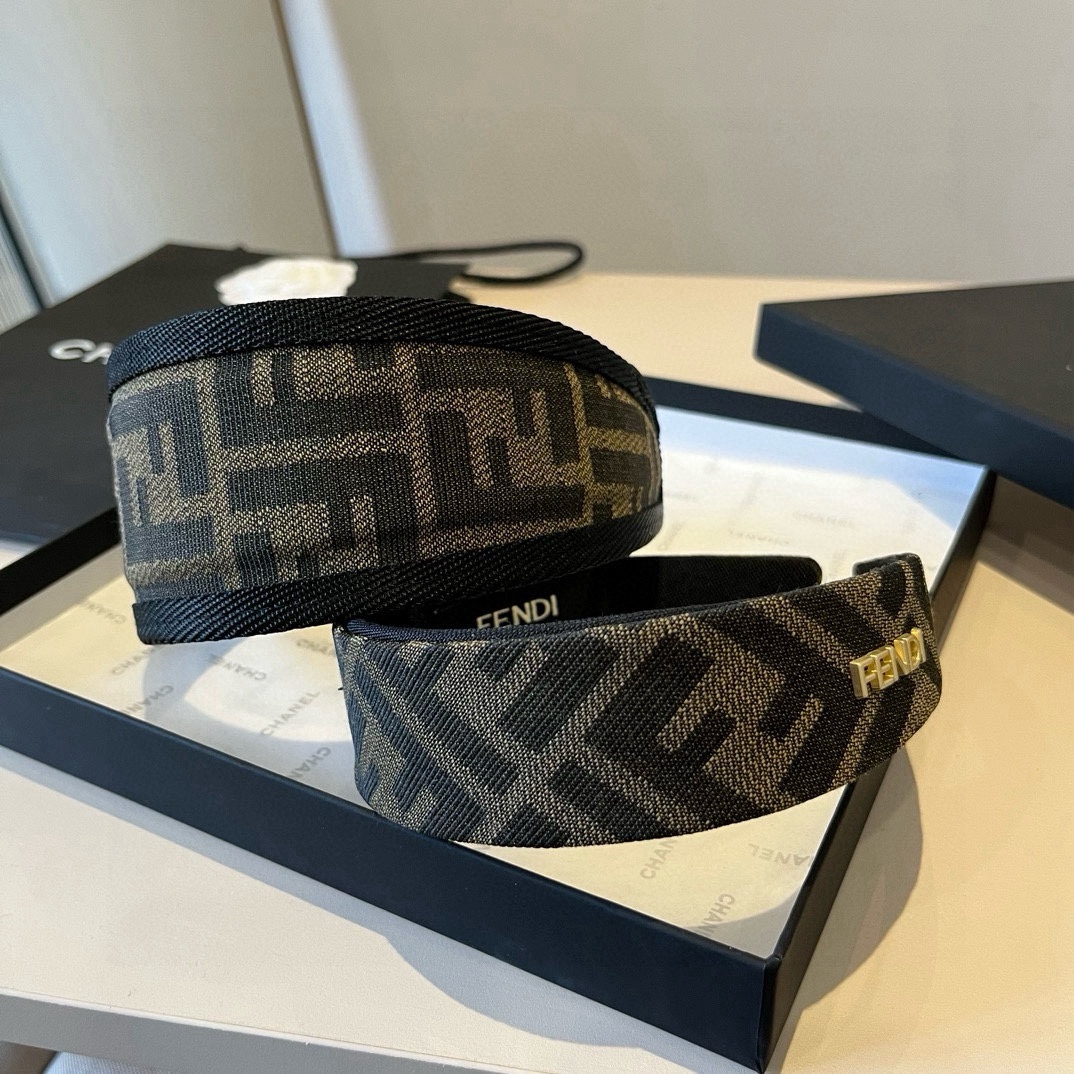 🆕

miumiu缪缪新款发箍