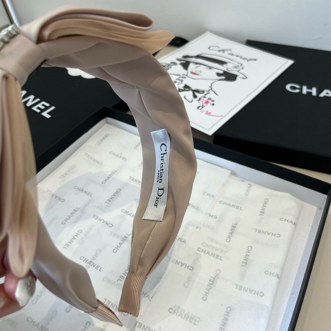 🆕

Dior迪奥新款蝴蝶结发箍