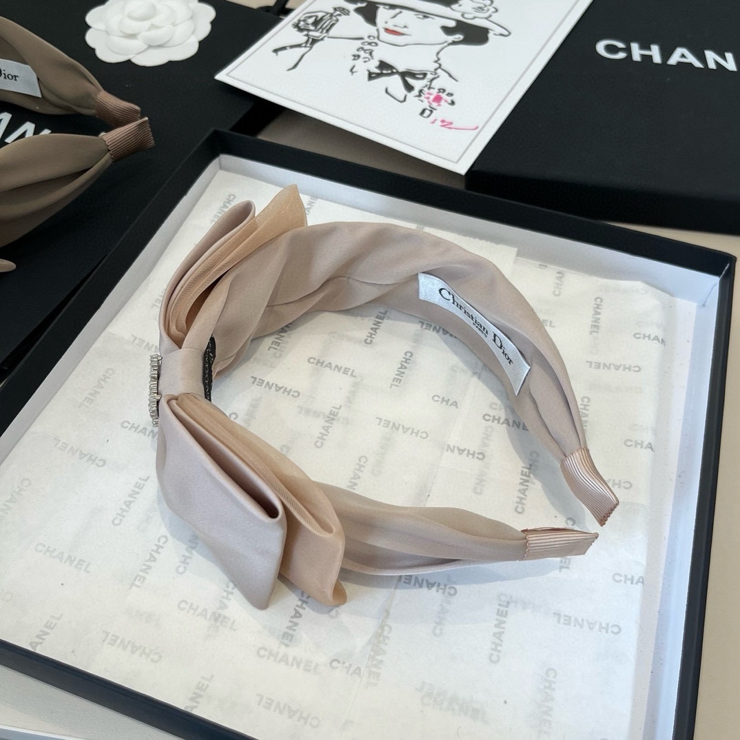 🆕

Dior迪奥新款蝴蝶结发箍